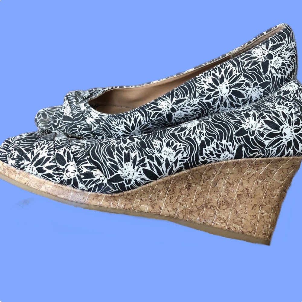 Floral wedges